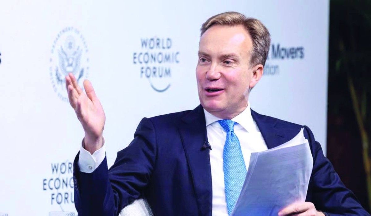 رئيس المنتدى الاقتصادي العالمي يحذر من وضع جيوسياسي «أكثر تعقيداً» منذ عقود