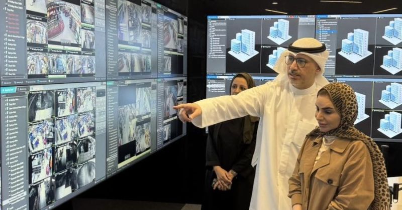 وزيرا التجارة والشؤون تفقدا غرفة العمليات المركزية لمتابعة حركة الأسواق بشكل فوري وفعال