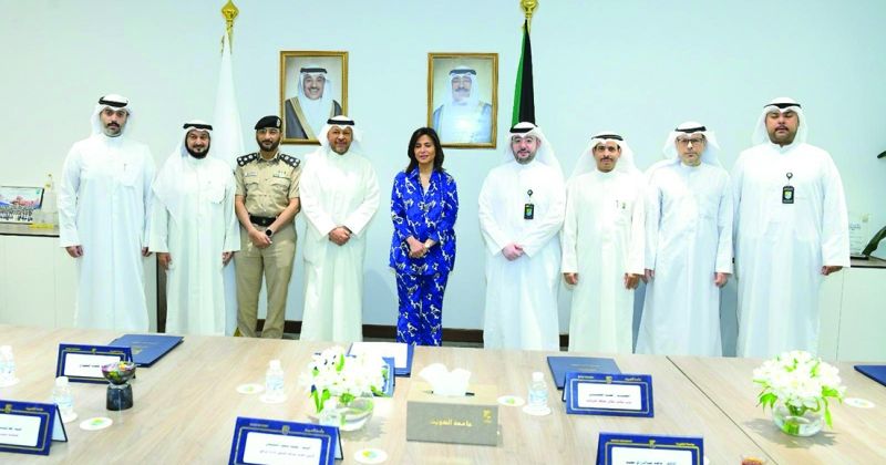 محافظ الفروانية مع دينا الميلم وقياديي الجامعة