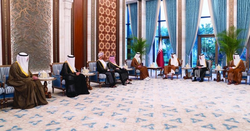 أمير قطر مستقبلاً وزراء خارجية «التعاون»