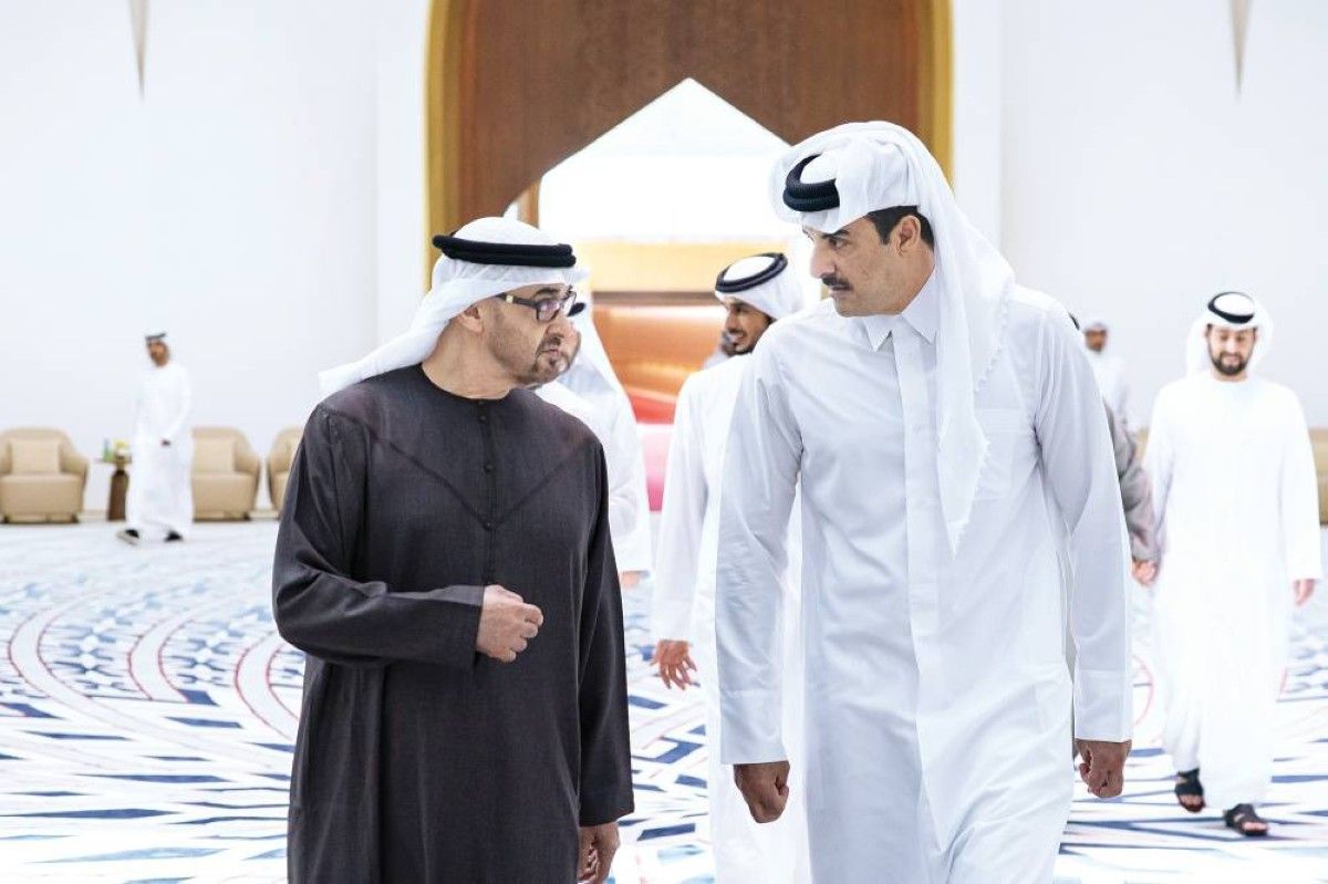 رئيس الدولة وأمير قطر: الحوار والحلول الدبلوماسية السبيل الوحيد لتجاوز أزمات المنطقة والعالم