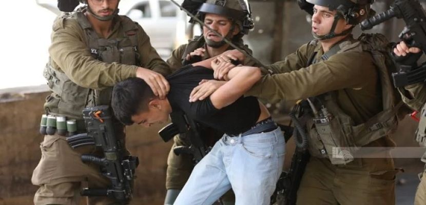 قوات الاحتلال الإسرائيلى تعتقل 17 مواطنا من نابلس وقلقيلية