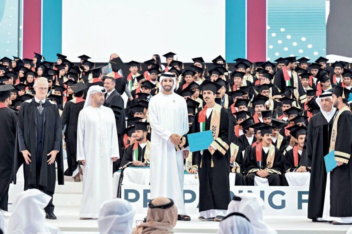 شخبوط بن نهيان يشهد تخريج 664 طالباً وطالبة من مدارس الإمارات الوطنية