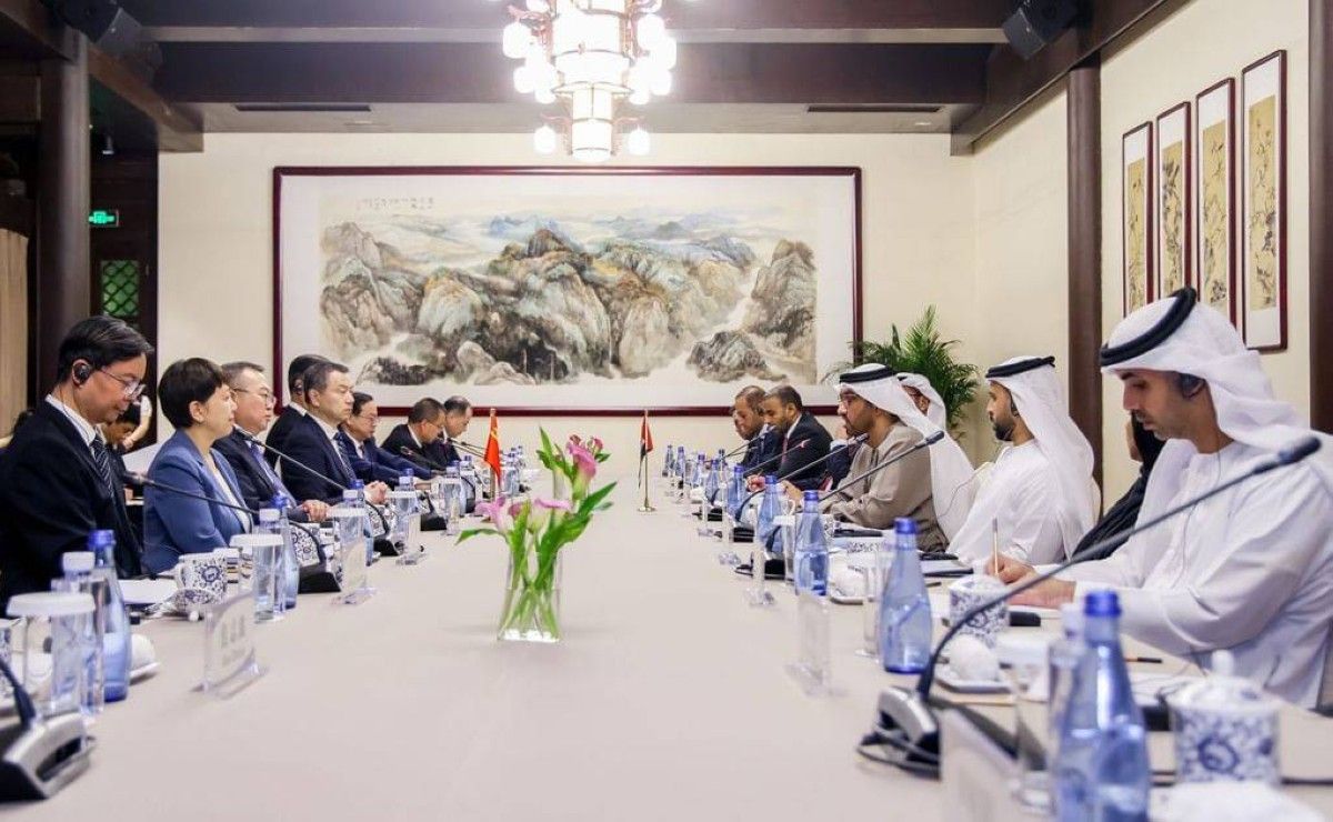 الإمارات والصين تبحثان التعاون في مجالات الصناعة والطاقة والبنية التحتية