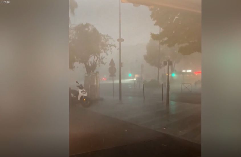 فرنسا.. إعصار وأمطار غزيرة تتسبب في سقوط قتيلين