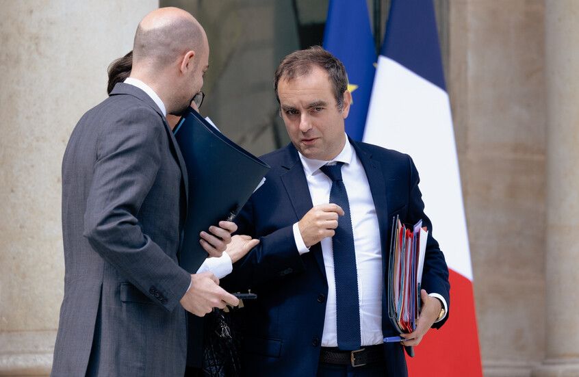 فرنسا تعلن أنها ساعدت إسرائيل بالتصدي للمسيرات الإيرانية