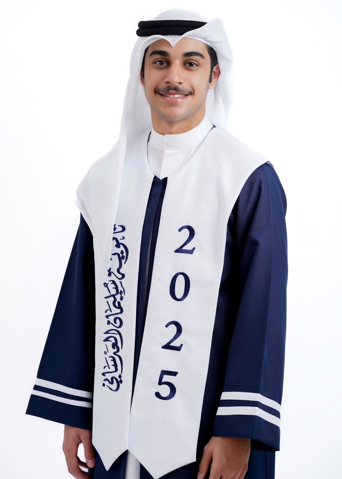 «الراي» تشارك متفوقي الثانوية فرحتهم