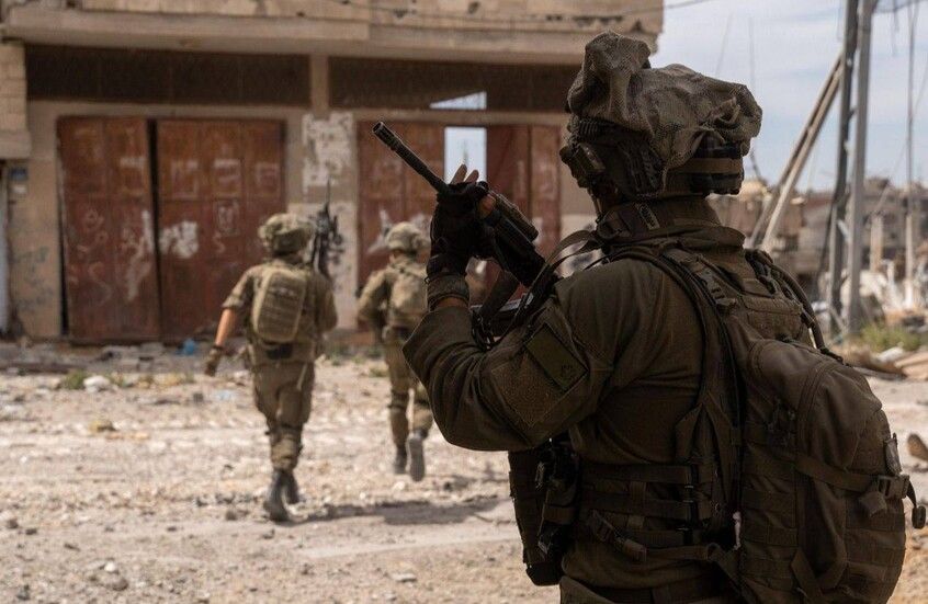 “هآرتس”: قادة الجيش الإسرائيلي أمروا بإطلاق النار على الفلسطينيين عند نقاط توزيع المساعدات