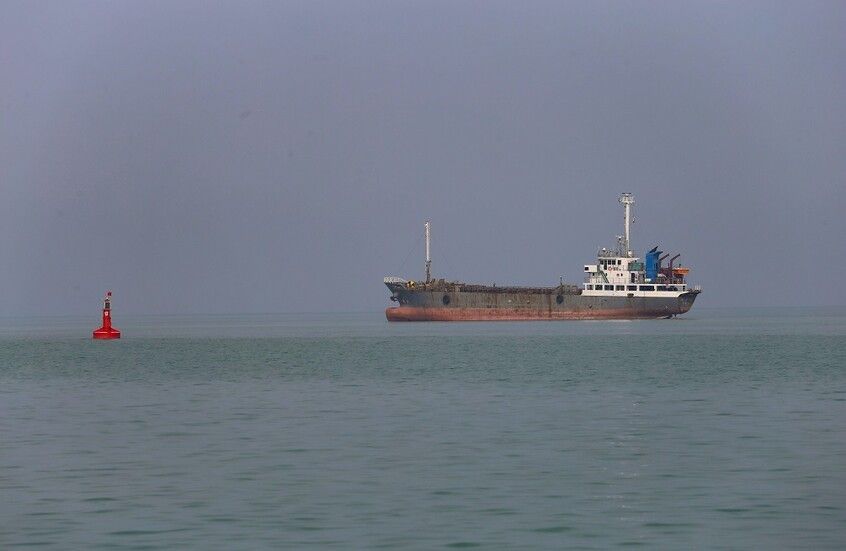 “رويترز”: سفن قرب مضيق هرمز تتظاهر بأنها “روسية” أو “صينية” لتفادي الهجمات