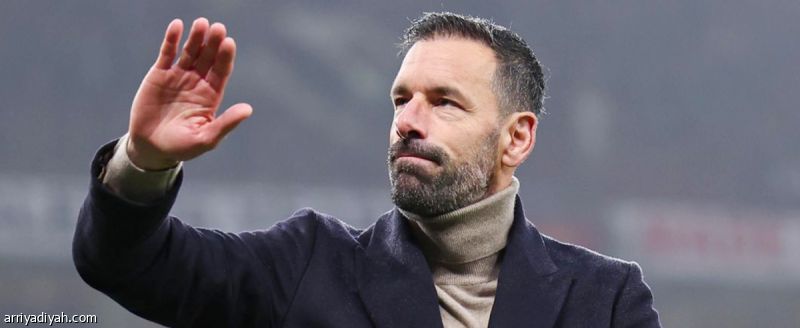 بعد الهبوط.. ليستر يقيل نيستلروي