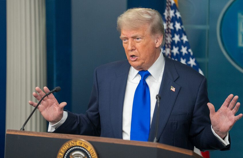 “بلومبرغ”: ترامب يخطط لتخفيض عدد موظفي وكالة الاستخبارات الوطنية