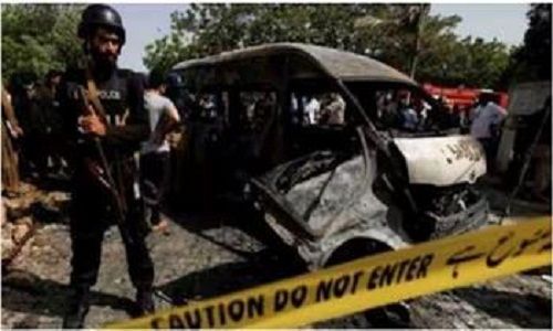 مقتل 13 جنديا في هجوم انتحاري على قافلة عسكرية في باكستان