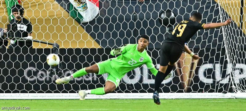 هندوراس تجتاز بنما وتنتظر «الصقور» أو المكسيك