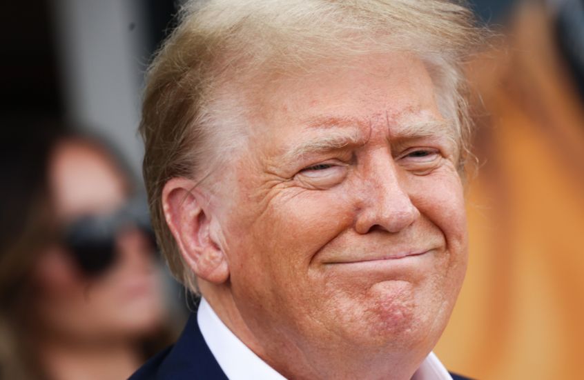 رئيس مجلس الشورى الإيراني عن ترامب: هذا الرئيس المقامر لا مصداقية له