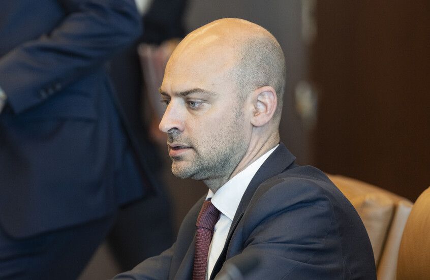 وزير الخارجية الفرنسي: باريس مستعدة للمساهمة في ضمان توزيع الغذاء في غزة