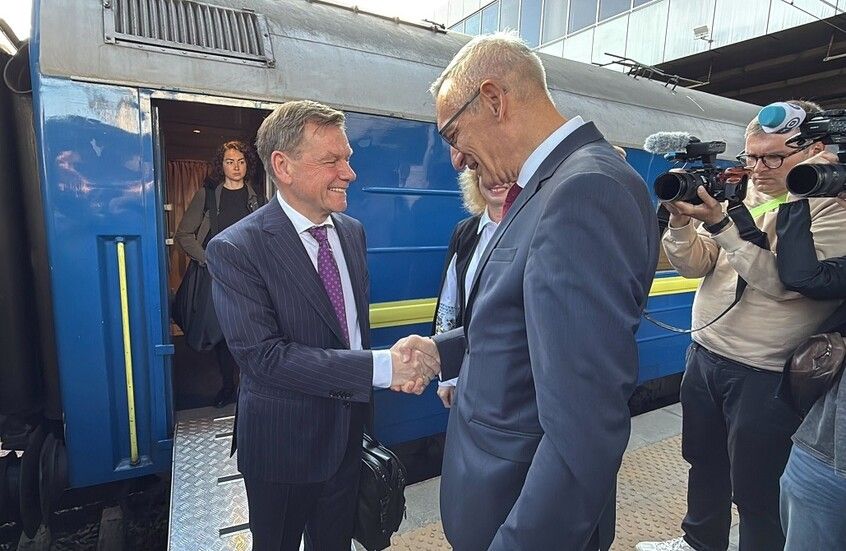 وزير الخارجية الألماني يصل إلى كييف في زيارة لم يعلن عنها مسبقا