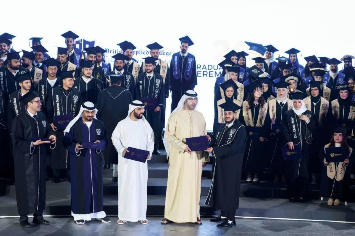 أحمد بن سعود: الإمارات تؤمن برسالة التعليم ودوره في تنشئة أجيال مستنيرة