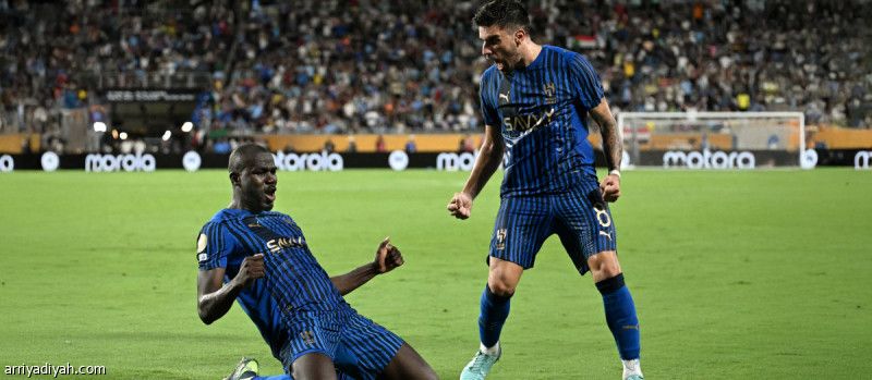 الأزرق يُسقط منافسا يفوقه بـ 8 أضعاف