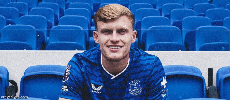 برانثويت يستمر مع إيفرتون