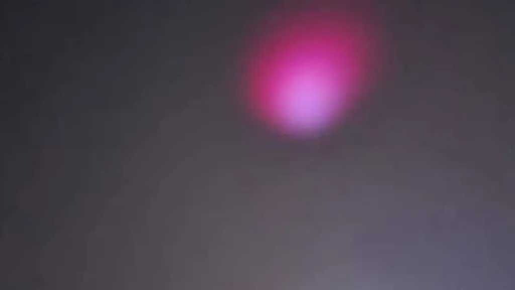 هل هو صاروخ؟ ظاهرة غريبة في سماء السعودية.. وتوضيح هام من الجمعية الفلكية