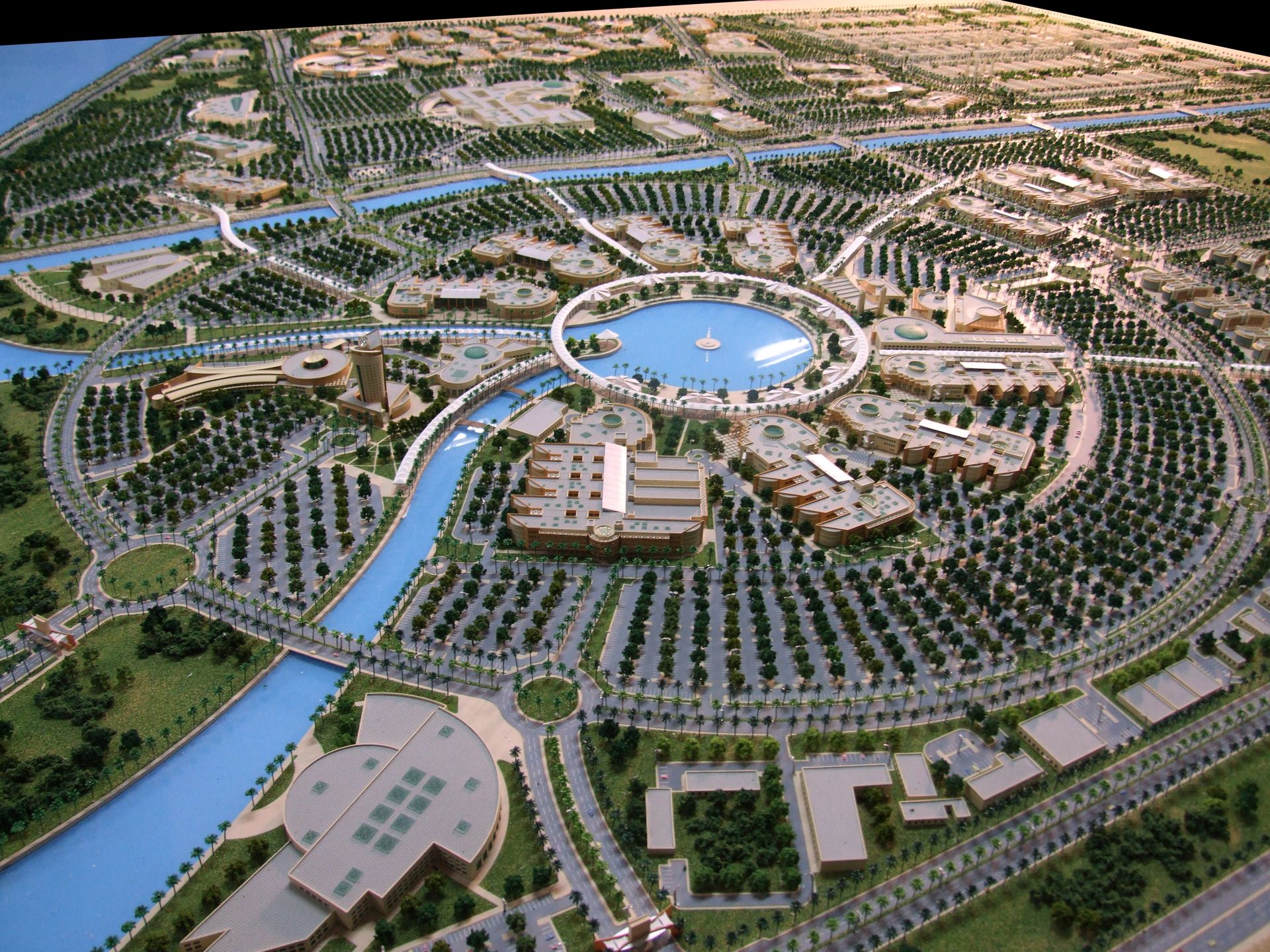 جامعة جازان تطلق برامج تدريبية تقنية متخصصة لتعزيز الكفاءات البشرية