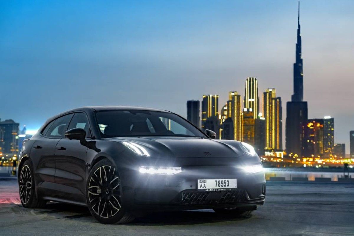 «زيكر 001» تشعل المنافسة في سوق السيارات الكهربائية بالإمارات