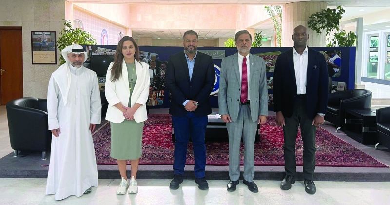 التناك مستقبلاً حفيظ والوفد المرافق