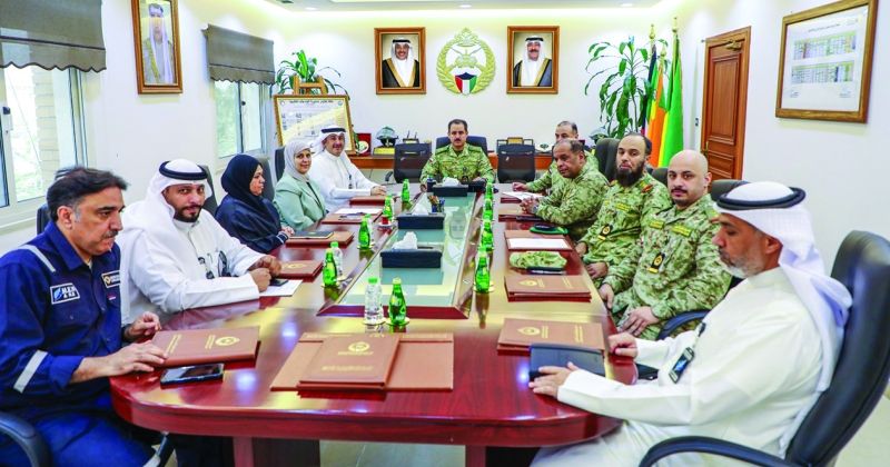 اللواء النايف وقيادات «الحرس» خلال استقبال وفد «الكهرباء»