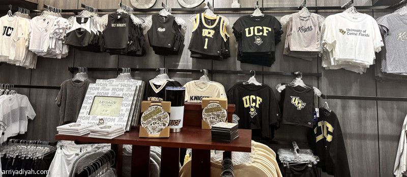 في أورلاندو.. ملابس وأدوات رياضية بشعار الجامعة