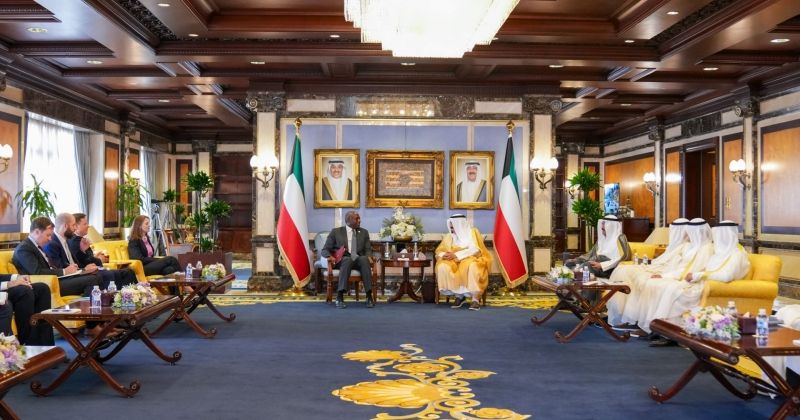 رئيس الوزراء بحث ووزير الخارجية البريطاني توسيع آفاق التعاون وتطويره