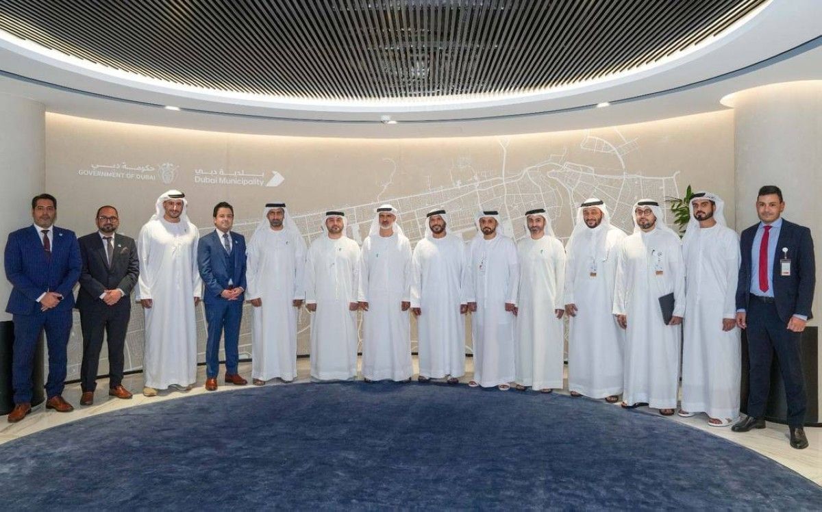 بلدية دبي و"باركن" تعززان شراكتهما لتطوير المواقف العامة