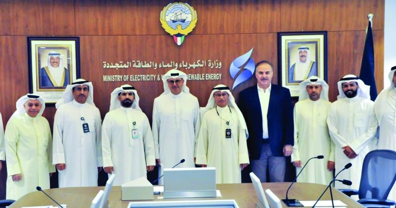 المخيزيم متوسطاً مسؤولي الوزارة والمدربين المكرمين