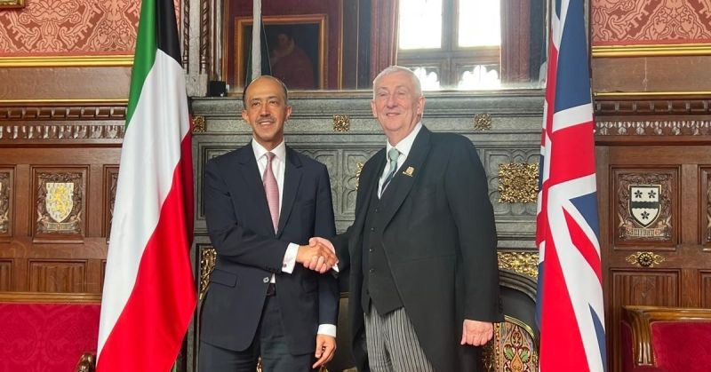 السفير بدر عبدالله المنيخ ورئيس مجلس العموم البريطاني ليندسي هويل