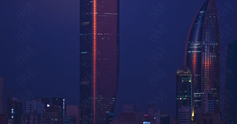 قمر «الغزال».. ظاهرة نادرة وجميلة تزين سماء الكويت