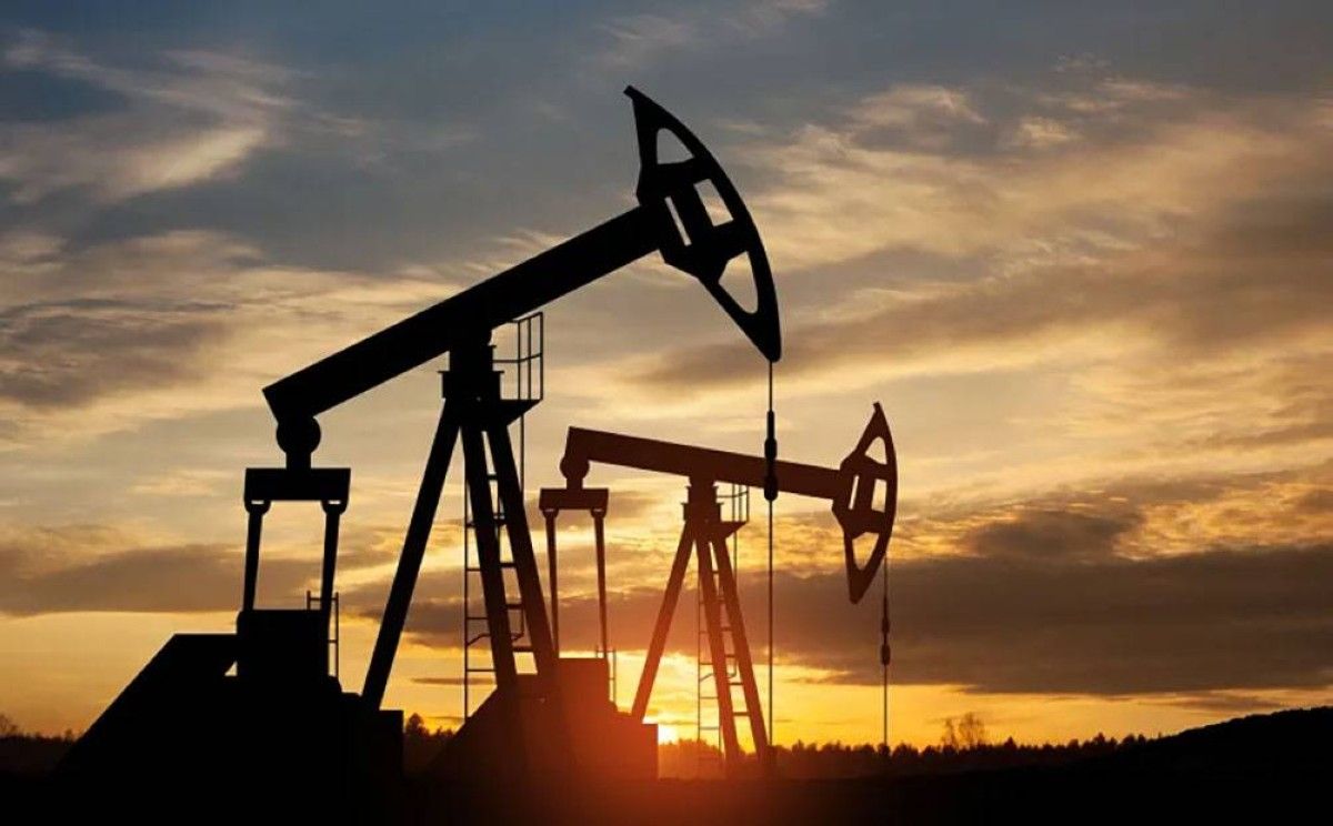 النفط يهبط مع تقييم تأثير الرسوم الجمركية على النمو الاقتصادي