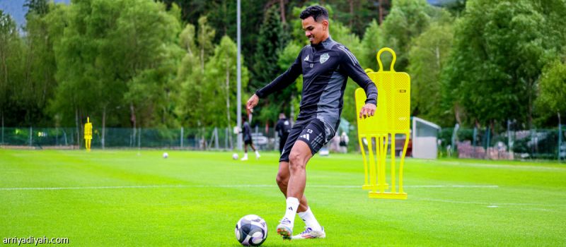 الأهلي يطرح الأطقم بفئتين