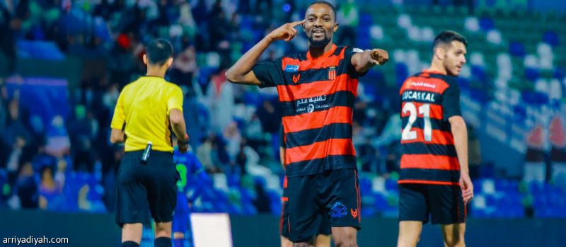 الرياض يودع 4 أجانب