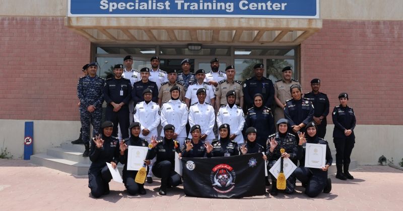 «خفر السواحل» تختتم الدورة التأسيسية لغوص الشرطة النسائية