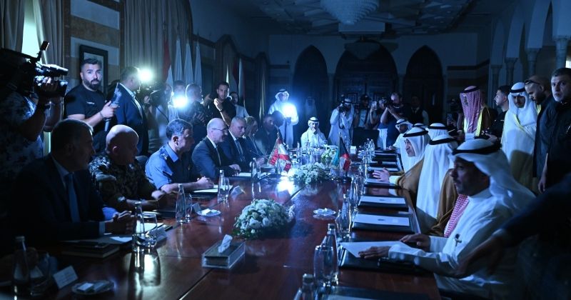 انقطاع الكهرباء خلال اجتماعي كويتي لبناني