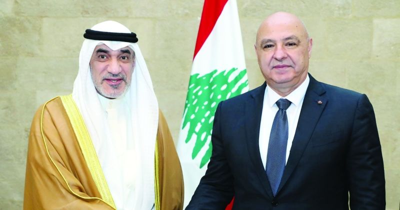 الرئيس اللبناني مستقبلاً الشيخ فهد اليوسف في قصر بعبدا