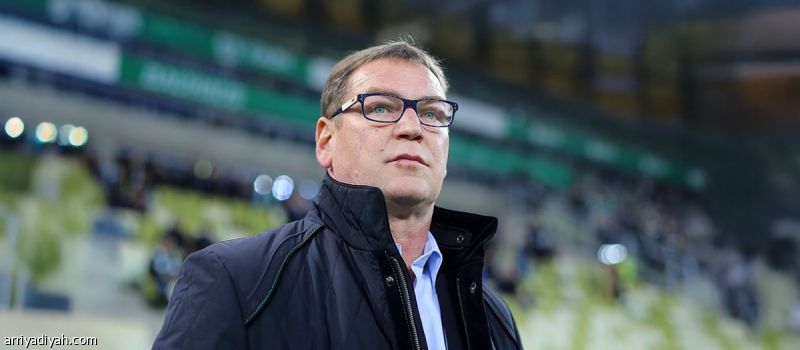 أوربان يخلف بروبياش في تدريب بولندا