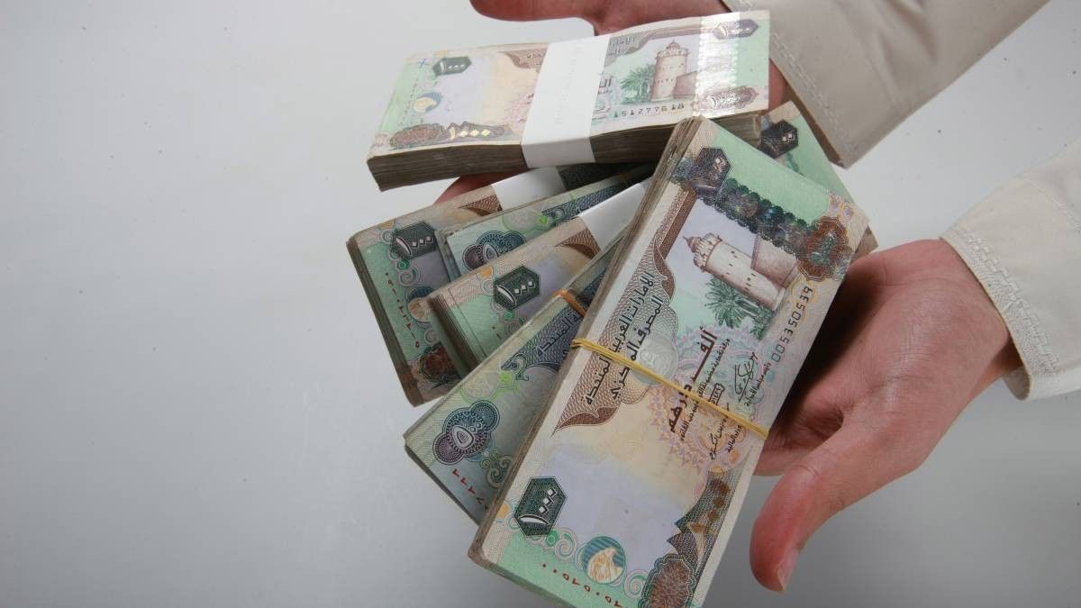 الشركات المساهمة في الإمارات الأكثر سخاء في المكافآت والرواتب