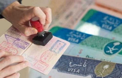 اعتبارًا من اليوم.. السعودية توقف عمليات إصدار تأشيرات الزيارة لهذه الفئات