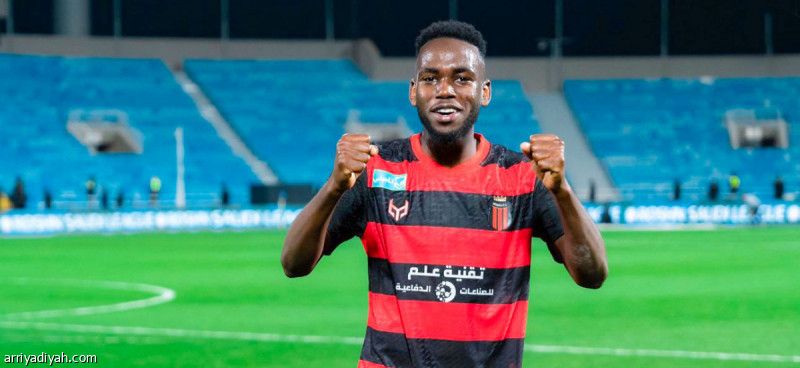 الشباب يتفق مع تمبكتي.. ويفاوض محورا