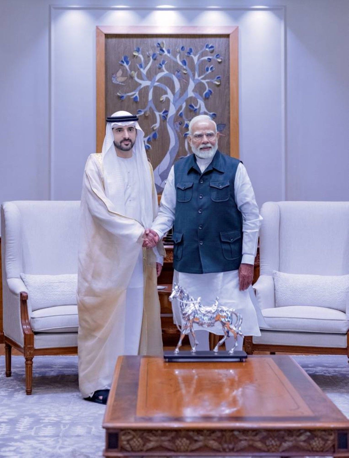 حمدان بن محمد.. زيارات خارجية ترسّخ شراكات الإمارات الاستراتيجية