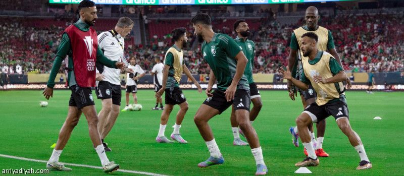 قبل الملحق.. الأخضر يدرس مواجهة مقدونيا