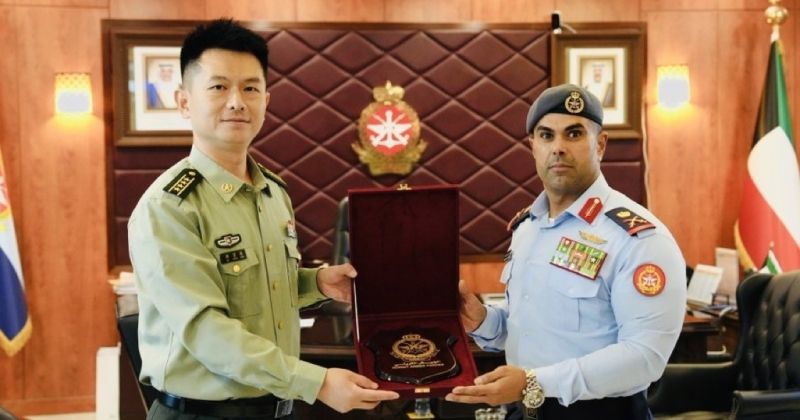 نائب رئيس الأركان يبحث والملحق العسكري الصيني تعزيز التعاون بالمجالات الدفاعية