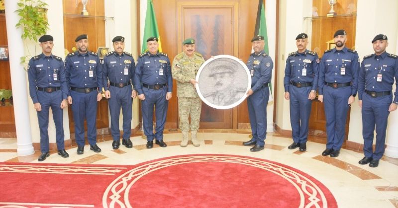 رئيس «الإطفاء» يزور وكيل «الحرس» بمناسبة قرب انتهاء مسيرته العسكرية