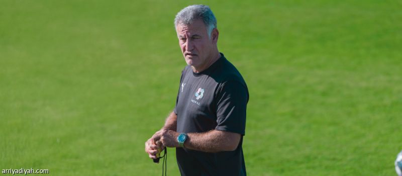 نيوم يفتتح أولى حصص إسبانيا