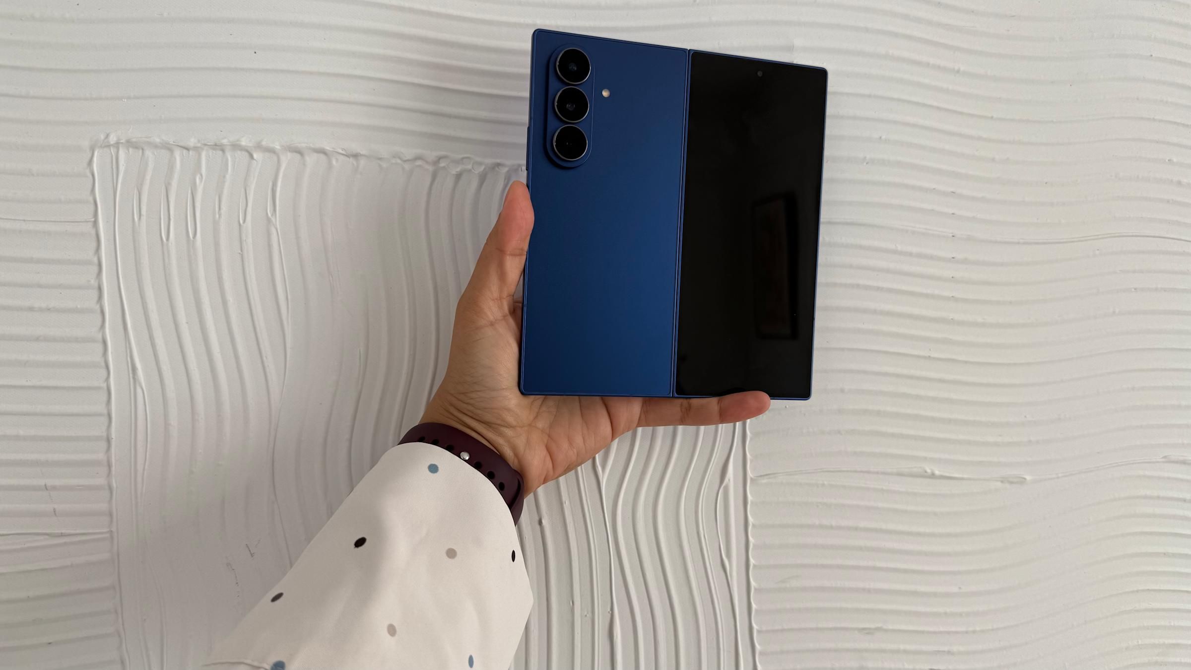 بعد أسبوع من إطلاقه.. جدل حول شاشة هاتف GalaxyZFold7